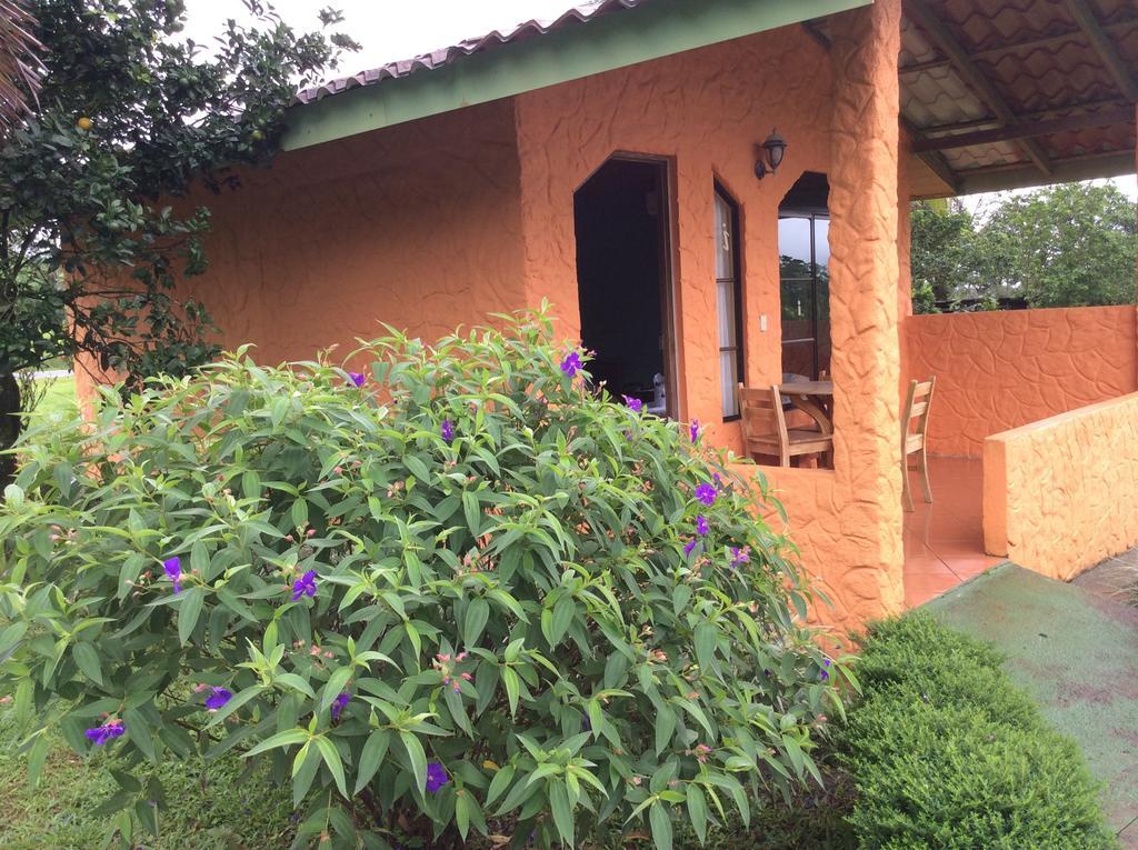 Cabinas Los Guayabos Hotel La Fortuna Room photo