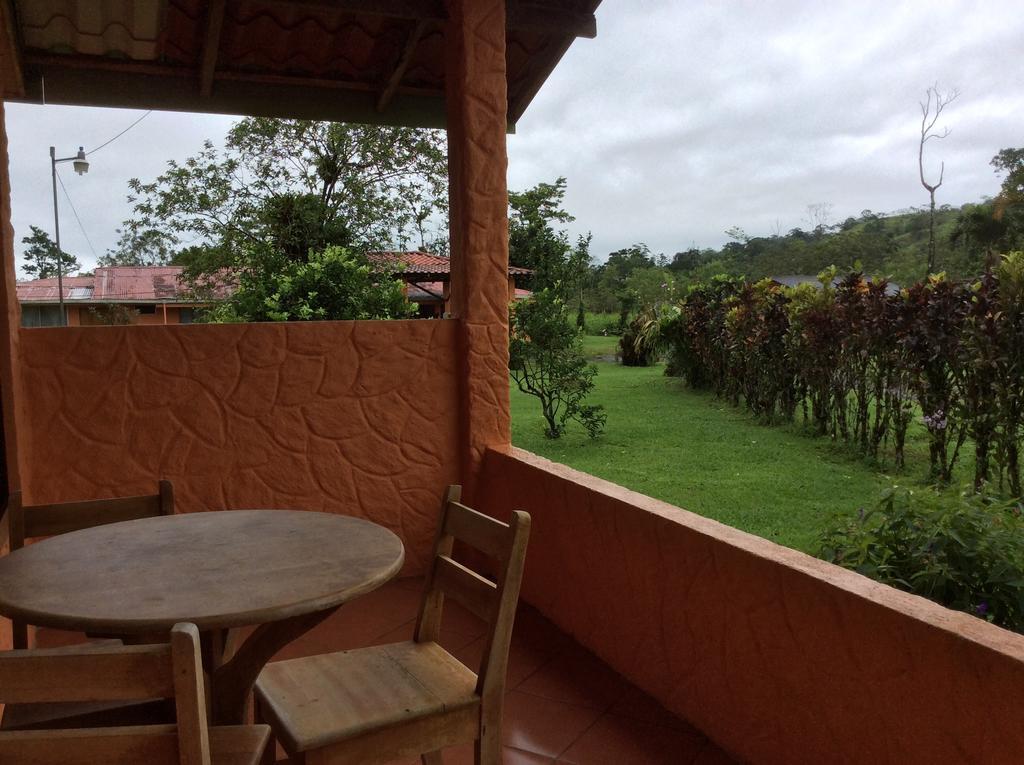 Cabinas Los Guayabos Hotel La Fortuna Exterior photo