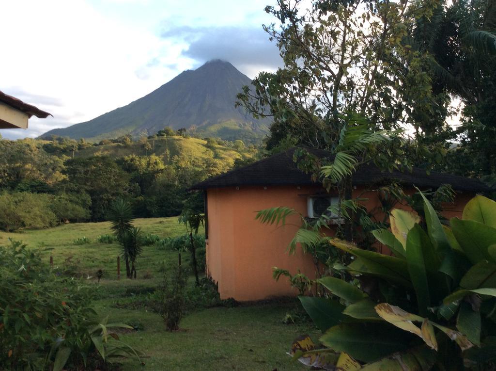 Cabinas Los Guayabos Hotel La Fortuna Exterior photo