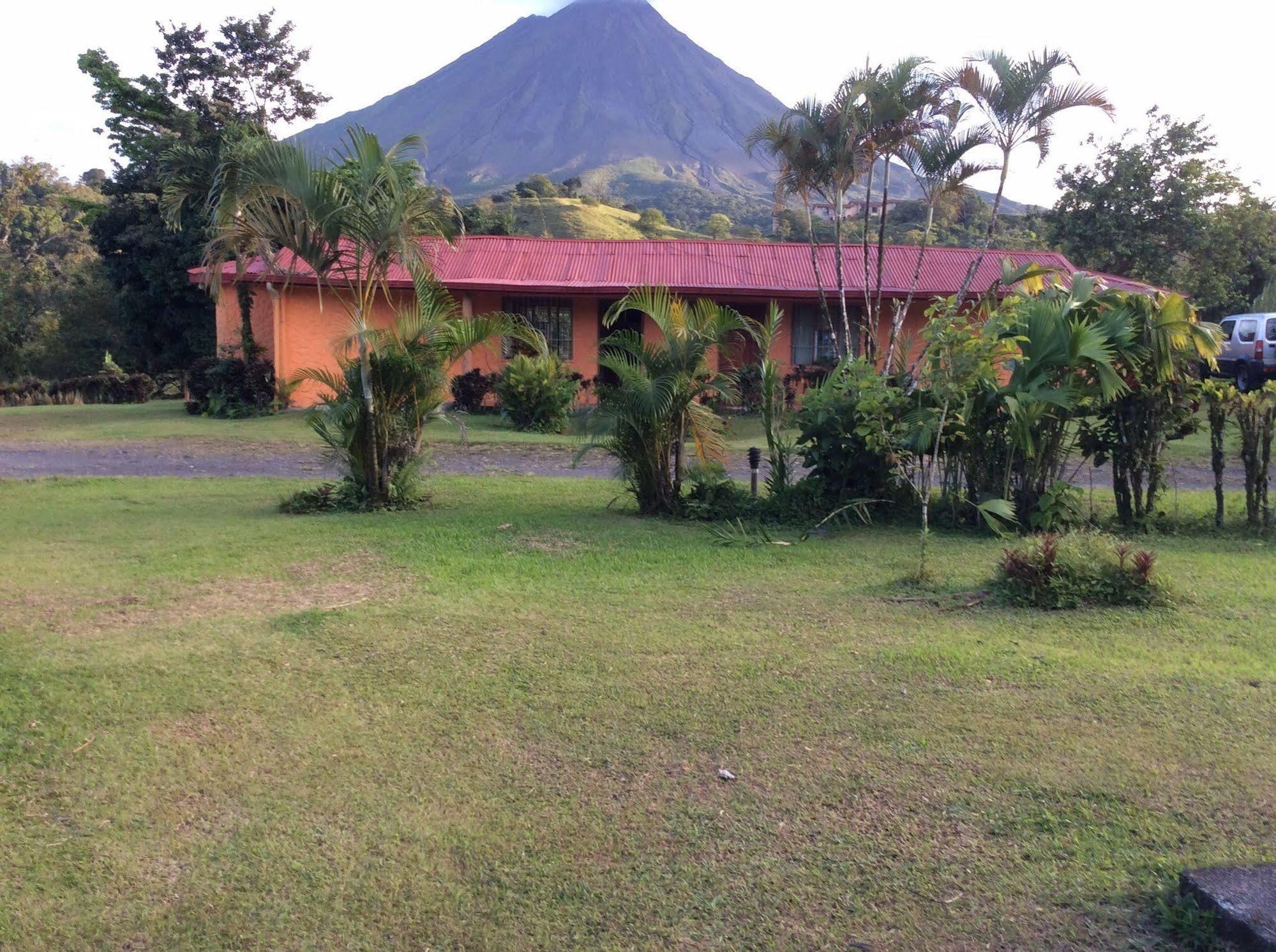 Cabinas Los Guayabos Hotel La Fortuna Exterior photo