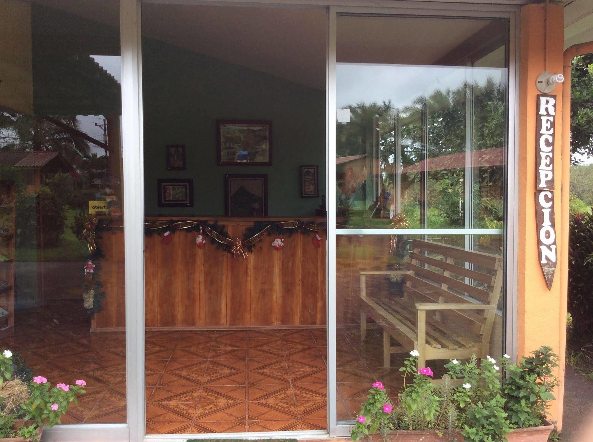 Cabinas Los Guayabos Hotel La Fortuna Exterior photo