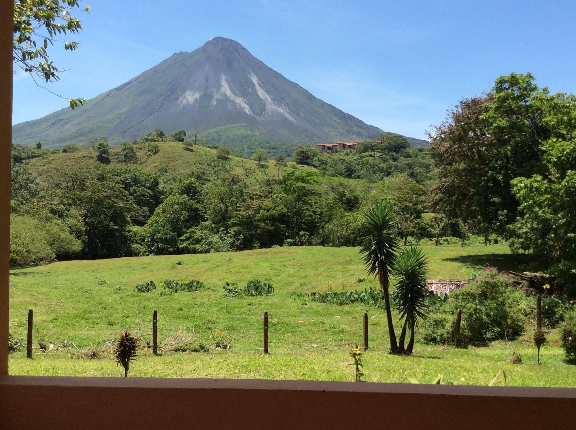 Cabinas Los Guayabos Hotel La Fortuna Exterior photo
