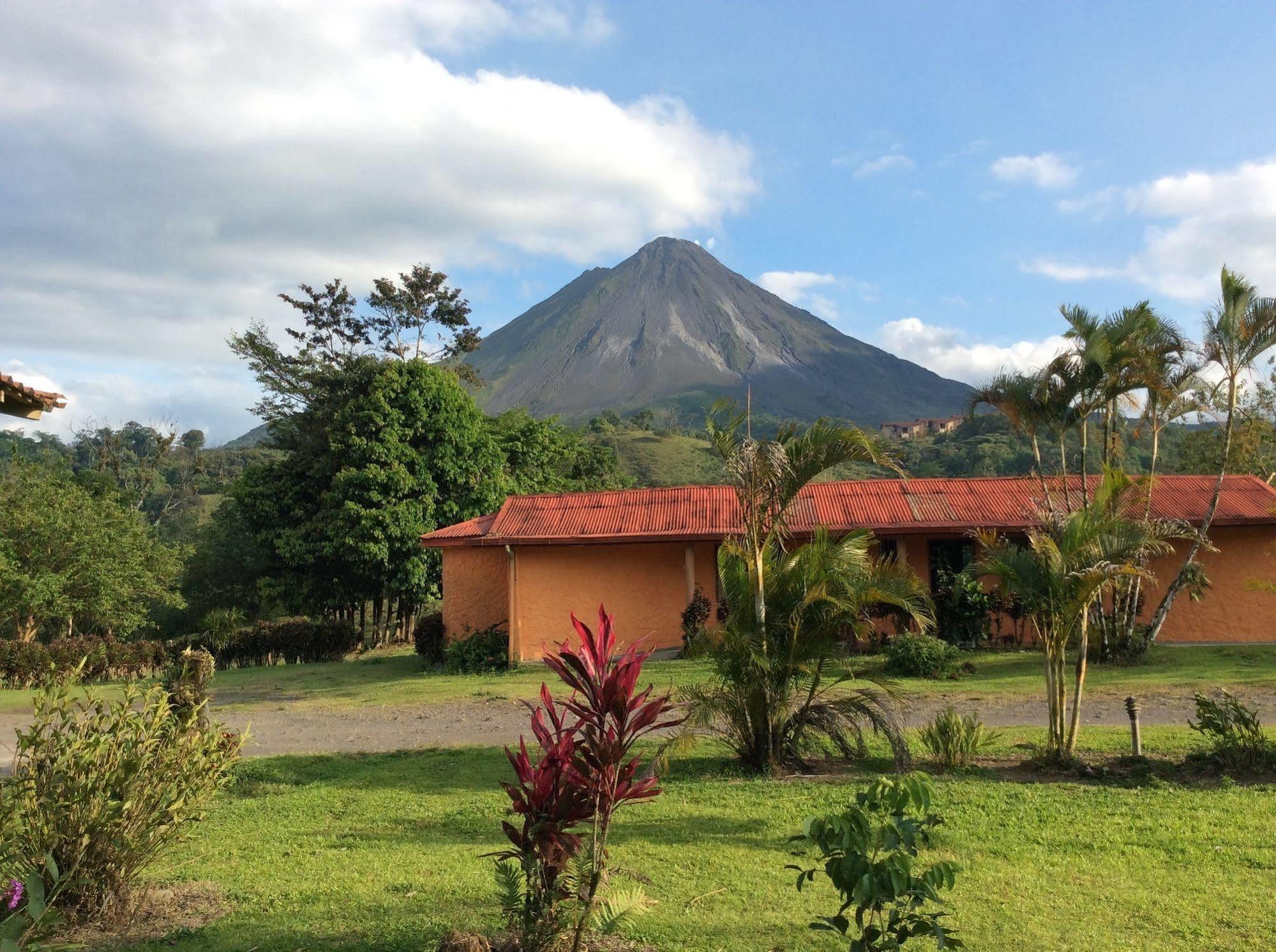 Cabinas Los Guayabos Hotel La Fortuna Exterior photo