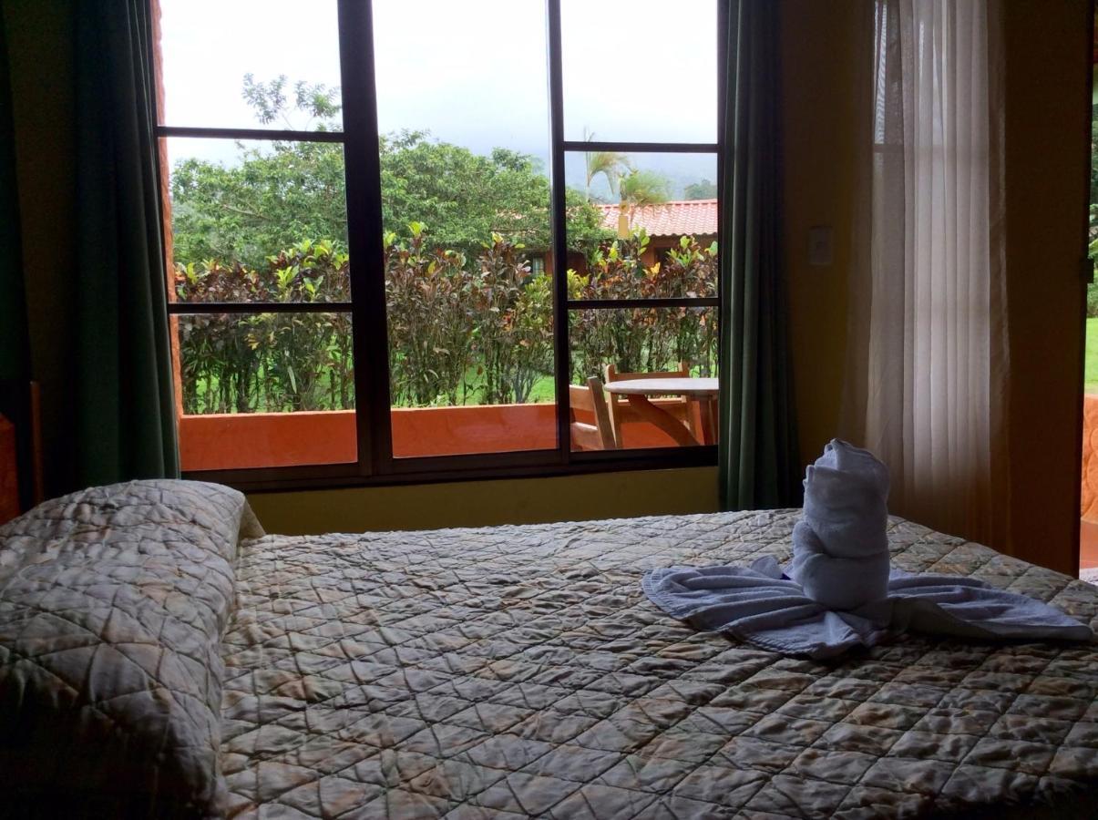 Cabinas Los Guayabos Hotel La Fortuna Exterior photo